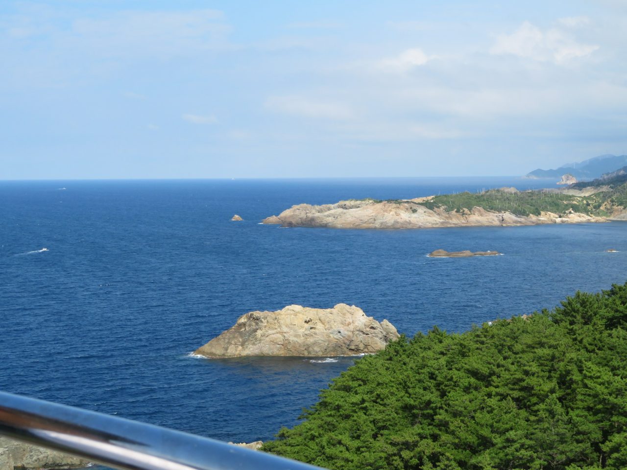 日御碕灯台から日本海東方を望む