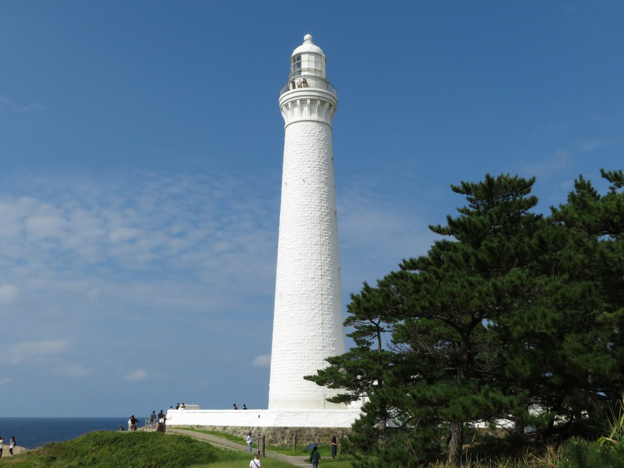 島根半島の最西端にある「日御碕灯台」。現在も稼働中の、現役の灯台である