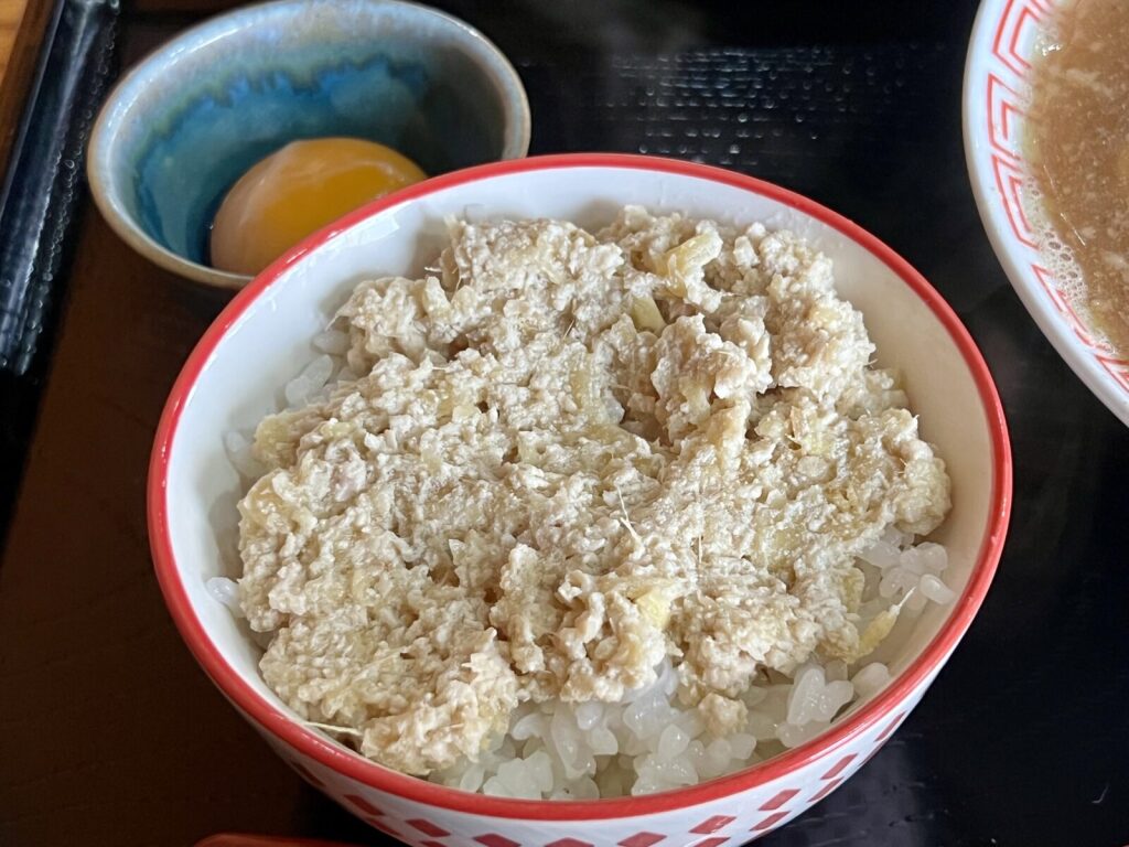 「かみあり製麺」の「鶏生姜ごはん」（拡大写真）