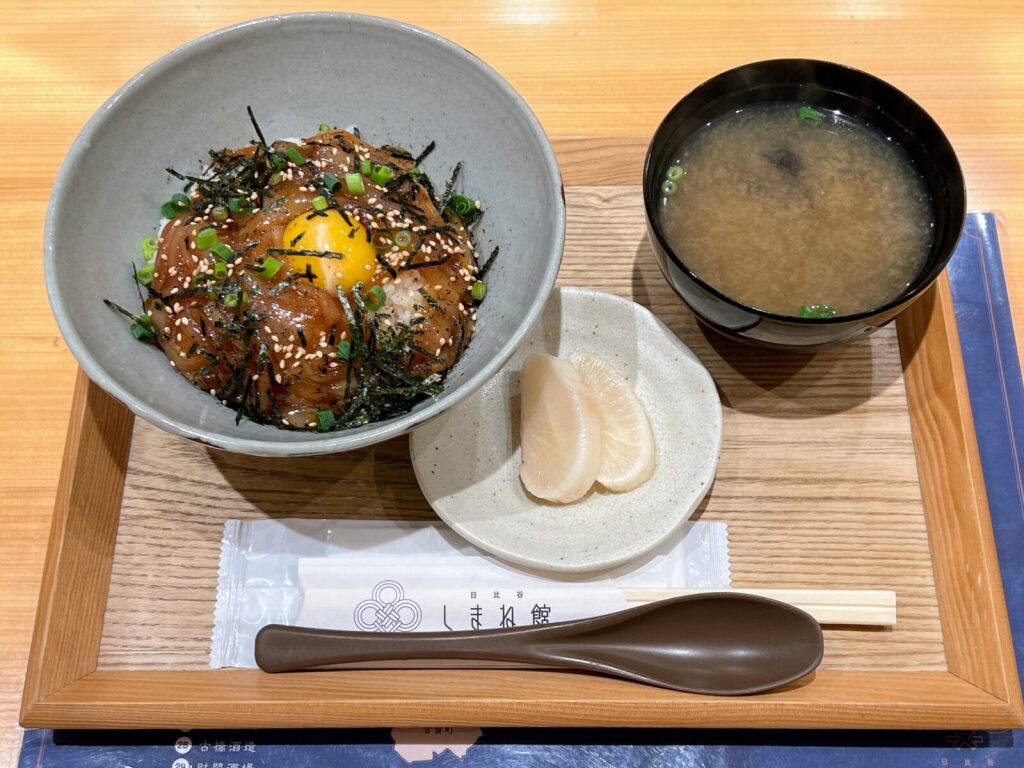 「日比谷しまね館」（東京都千代田区）の飲食スペース「ご縁カフェ」でいただいてきた「寒シマメ丼」