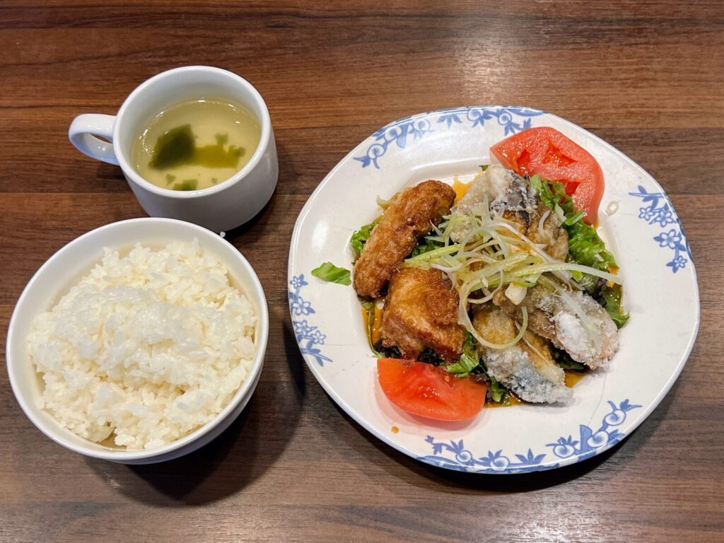 中華料理レストラン「バーミヤン」の日替わりランチ（金曜）「サバとからあげの甘酢醤油ランチ」