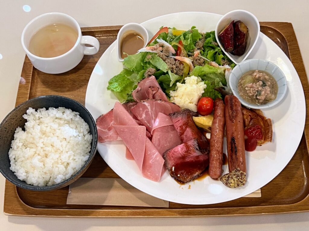 「ビストロカフェ ももてなし家」（東京都港区）の「シェフの気まぐれプレート」