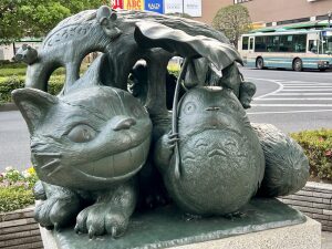 所沢駅東口の『となりのトトロ』モニュメント（拡大写真）